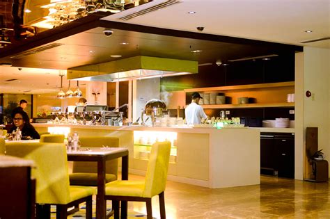 resorts world manila restaurant|THE 10 BEST Restaurants Near Maxims Hotel .